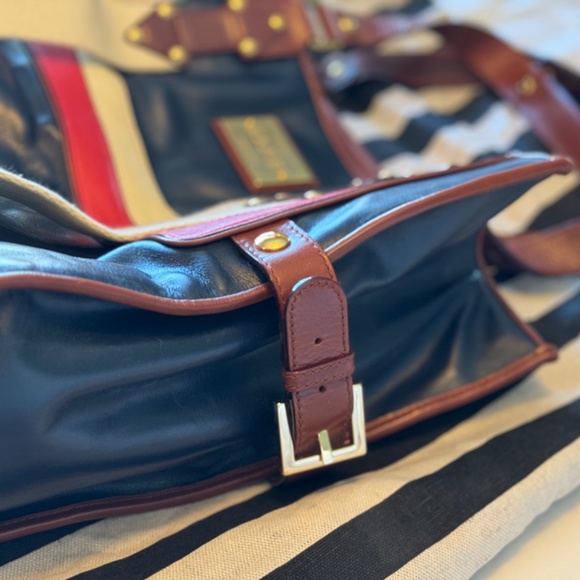 L.A.M.B - Picture 5 of 8